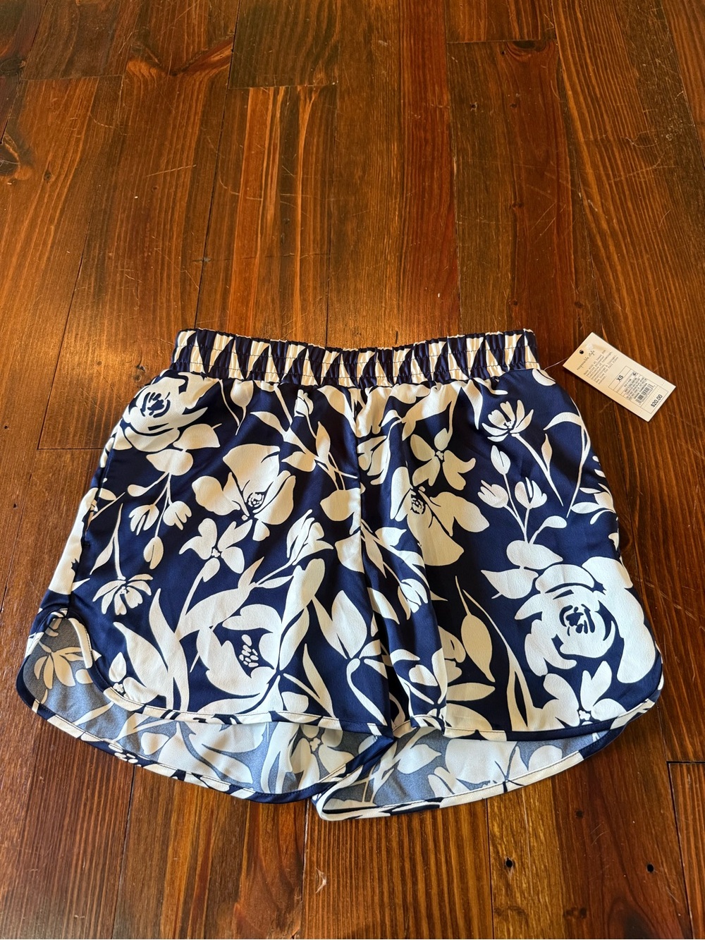 NWT Women’s Navy Blue Floral Elastic Waist Shorts